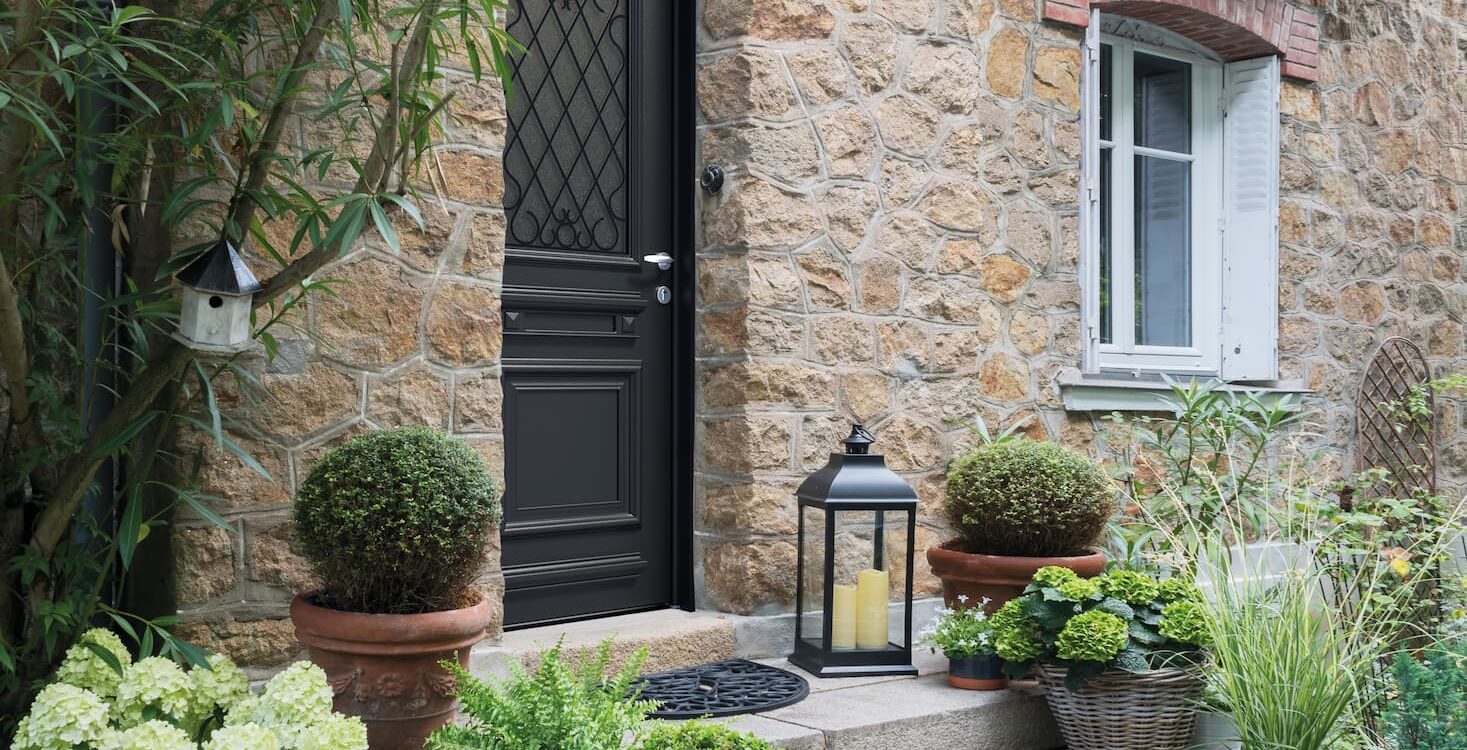 INSTALLATION_PORTE_ENTREE1 1467X750 | TS Fermetures Installation de portes d’entrée près d’Ensisheim et Saint-Louis Riedisheim