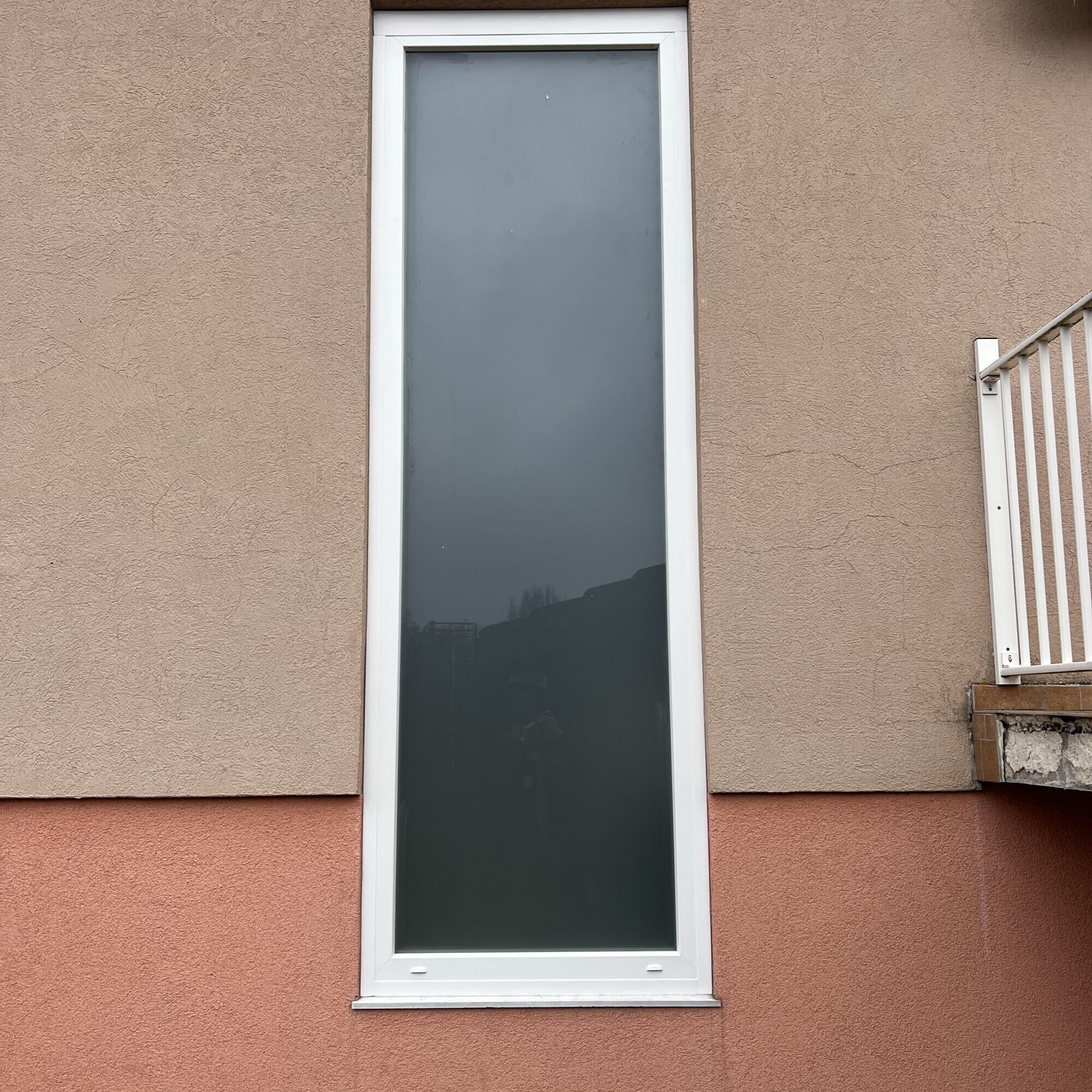 Chantier de remplacement d&#8217;une porte et d&#8217;un fixe vitré à Hirtzfelden près de Ensisheim Guebwiller
