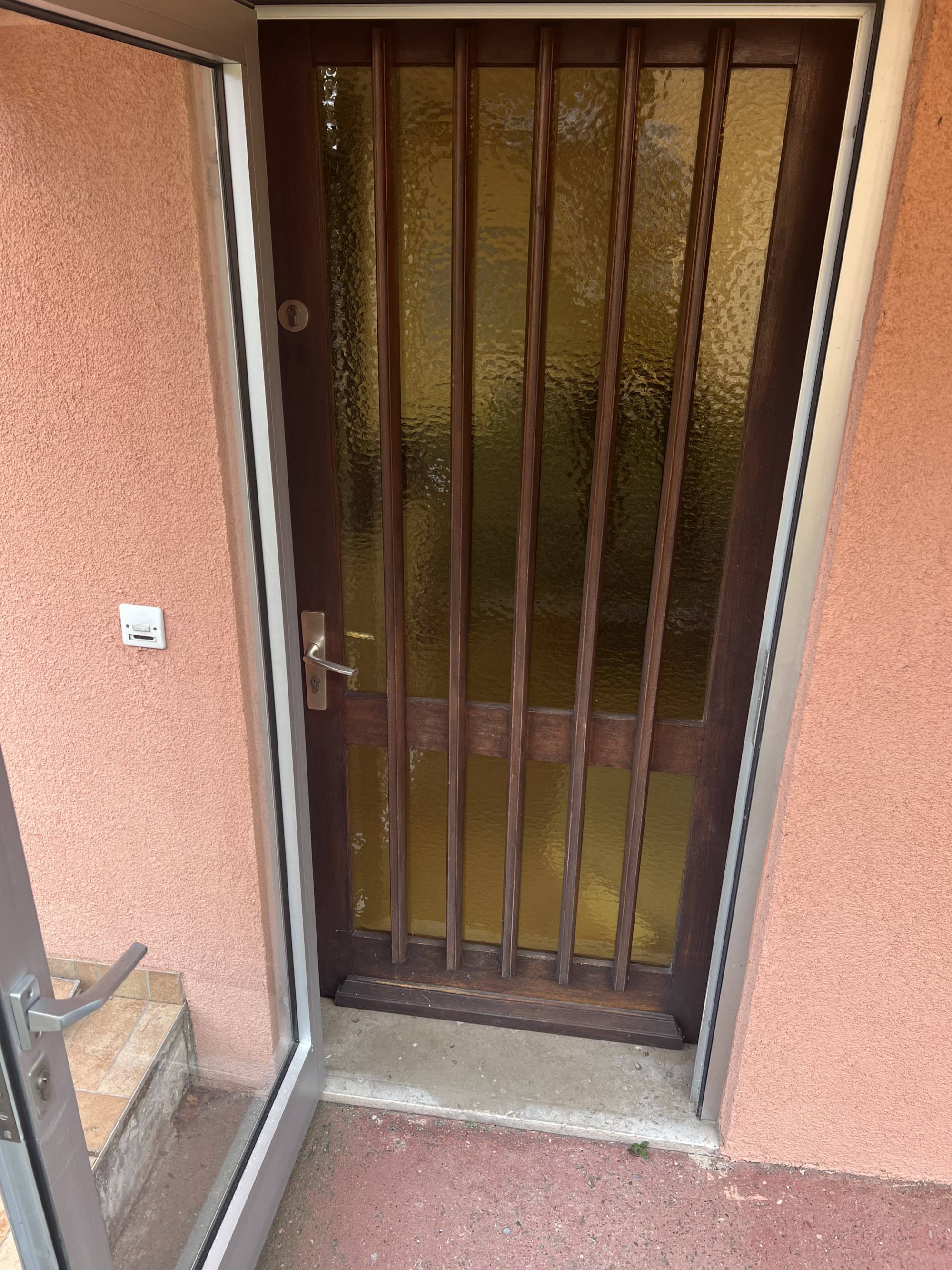 Chantier de remplacement d&#8217;une porte et d&#8217;un fixe vitré à Hirtzfelden près de Ensisheim Guebwiller 0