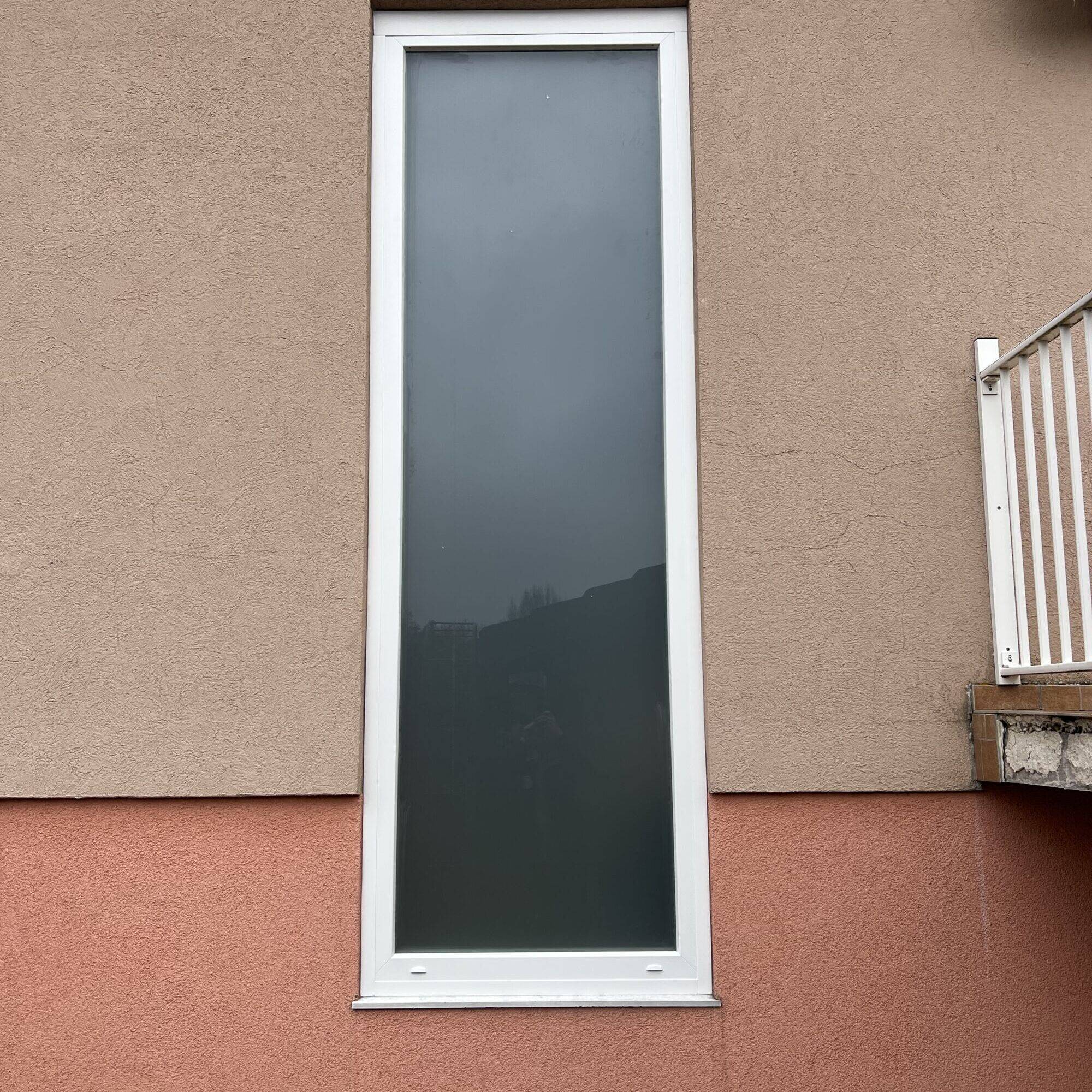 Chantier de remplacement d&#8217;une porte et d&#8217;un fixe vitré à Hirtzfelden près de Ensisheim Guebwiller