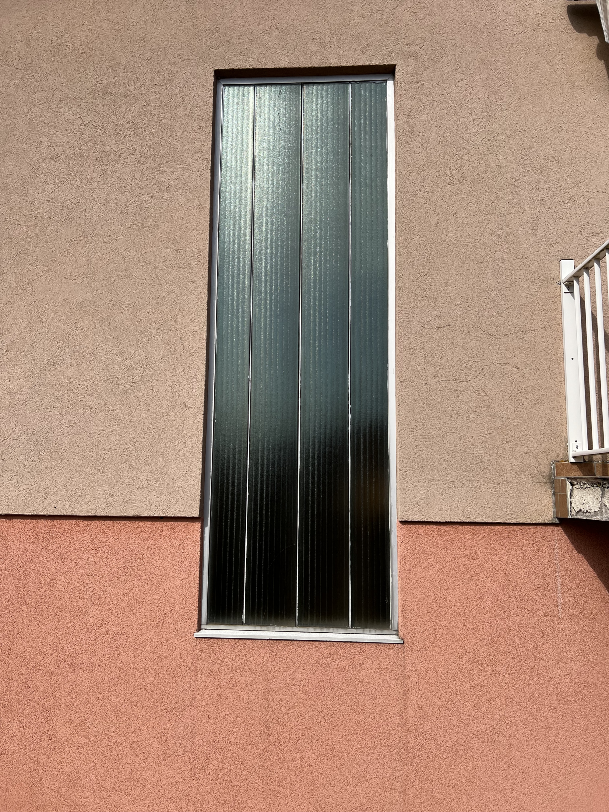 Chantier de remplacement d&#8217;une porte et d&#8217;un fixe vitré à Hirtzfelden près de Ensisheim Cernay 1