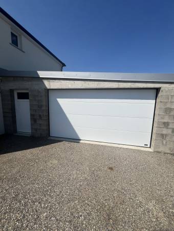 Chantier à Rogenhouse près d&#8217;Ensisheim – Installation d&#8217;une porte de garage sectionnelle motorisée et d&#8217;une porte de service Mulhouse 0